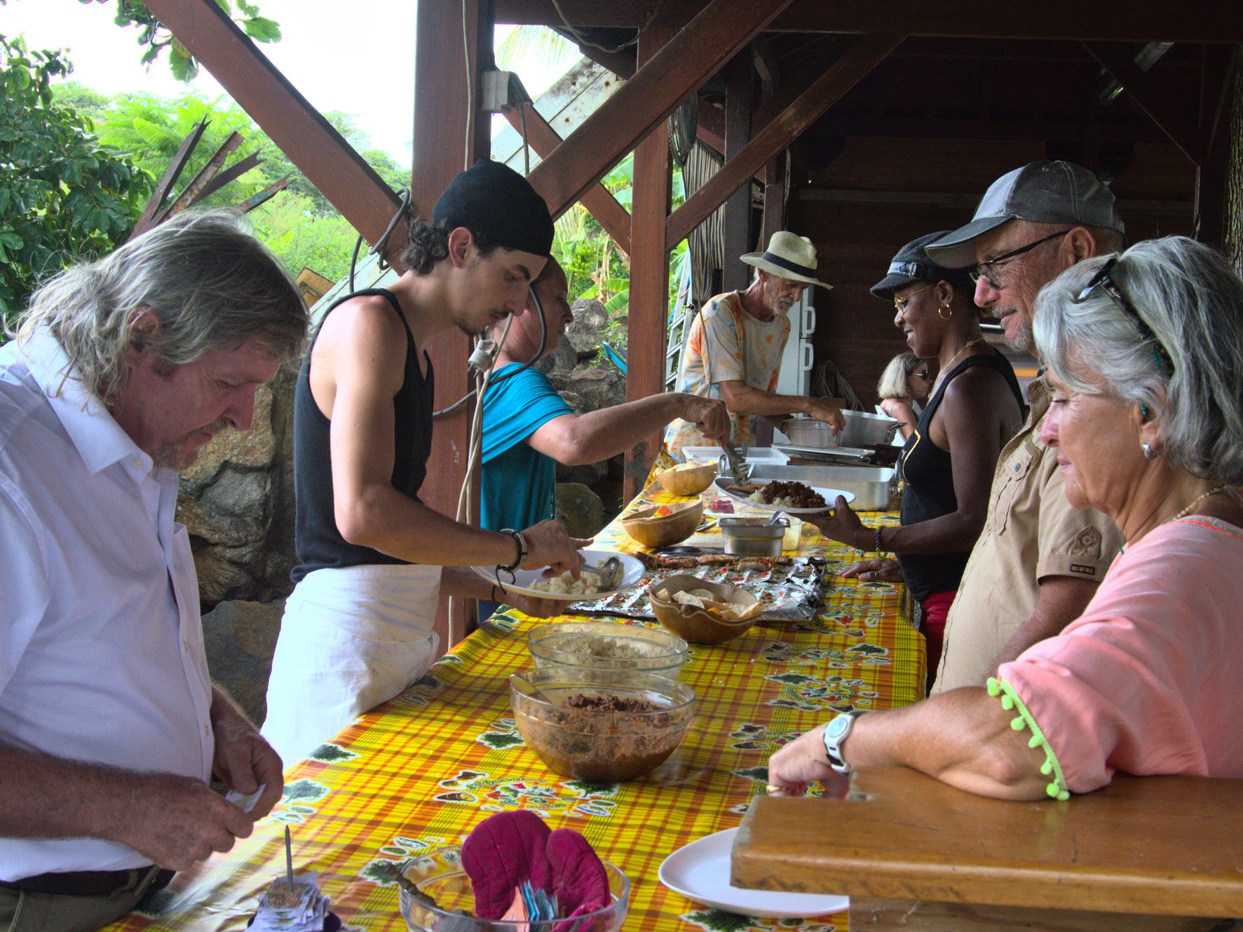 Gästetisch 16 DSC 9301 95 - Gästetisch